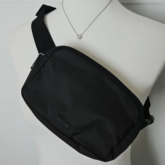 Victoria's Secret Pink Zip Top Belt Bag Buckle Closure Black New - Picture 1 of 11